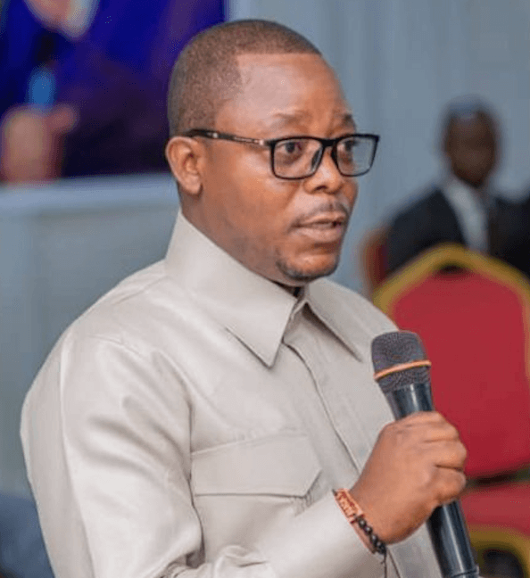 Aleck Shako +243 82 33 05 201