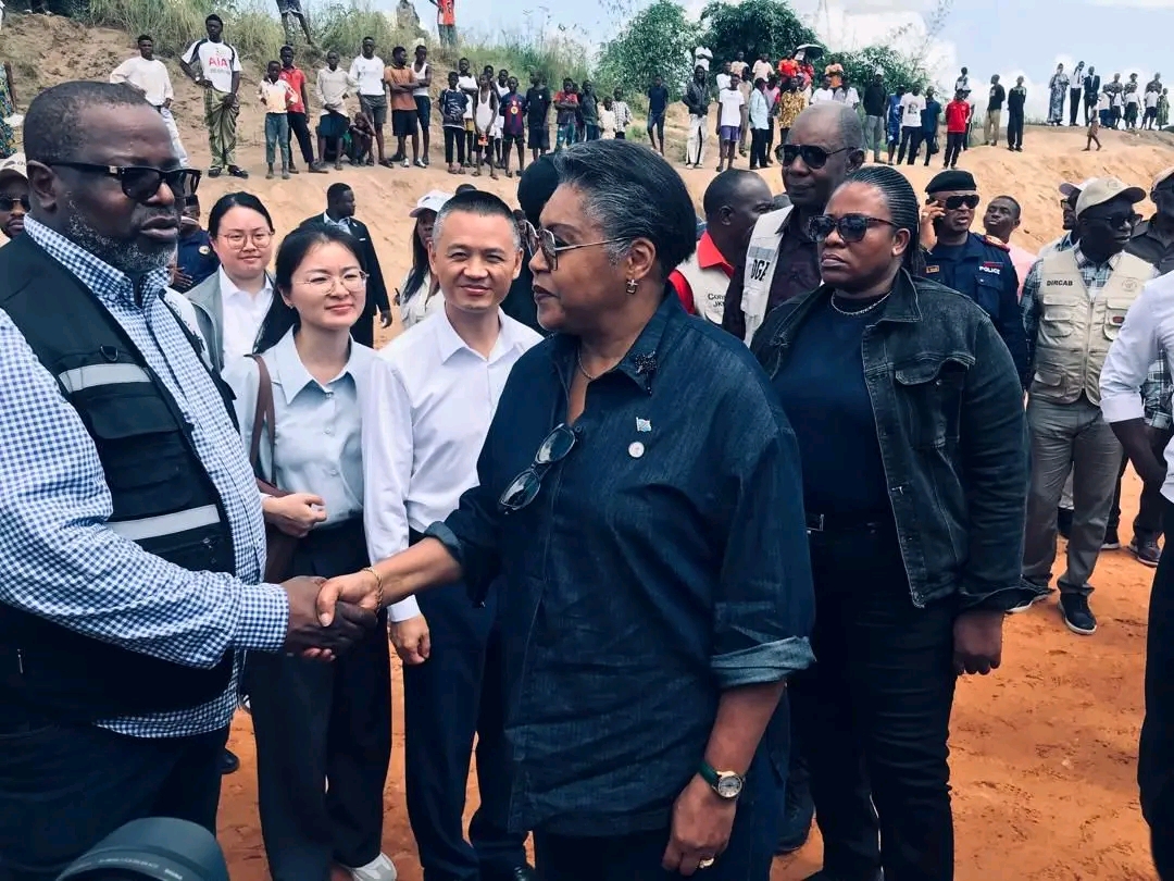 RDC : Judith Suminwa inspecte l’évolution des travaux de la rocade sud-est à Kimbanseke.